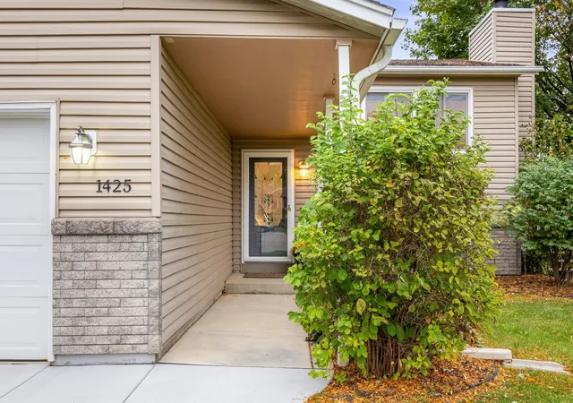 Photo 3 of Single family home for sale at 1425 Meadow Ct, Chaska, MN 55318 | MLS# 7156873 | Listing updated on 2026-10-20