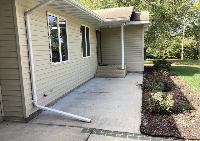 Photo 1 of Single family home for sale at 1113 Shore Acres Dr, Albert Lea, MN 56007 | MLS# 7156874 | Listing updated on 2026-10-08