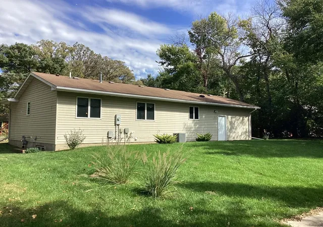Photo 2 of Single family home for sale at 1113 Shore Acres Dr, Albert Lea, MN 56007 | MLS# 7156874 | Listing updated on 2026-10-08
