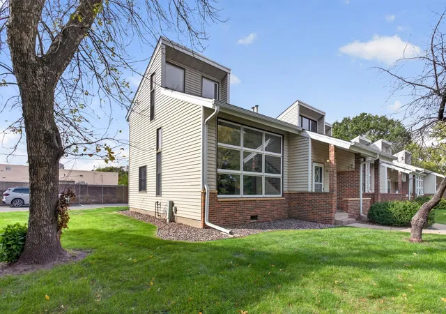 Photo 2 of Single family home for sale at 820 9th Street, Farmington, MN 55024 | MLS# 7156876 | Listing updated on 2026-10-10