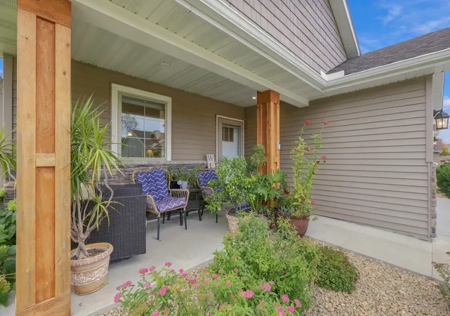 Photo 2 of Single family home for sale at 6055 Iris Ln, Rockford, MN 55373 | MLS# 7156877 | Listing updated on 2026-10-09