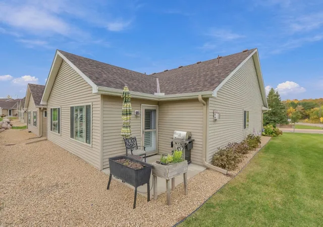 Photo 3 of Single family home for sale at 6055 Iris Ln, Rockford, MN 55373 | MLS# 7156877 | Listing updated on 2026-10-14