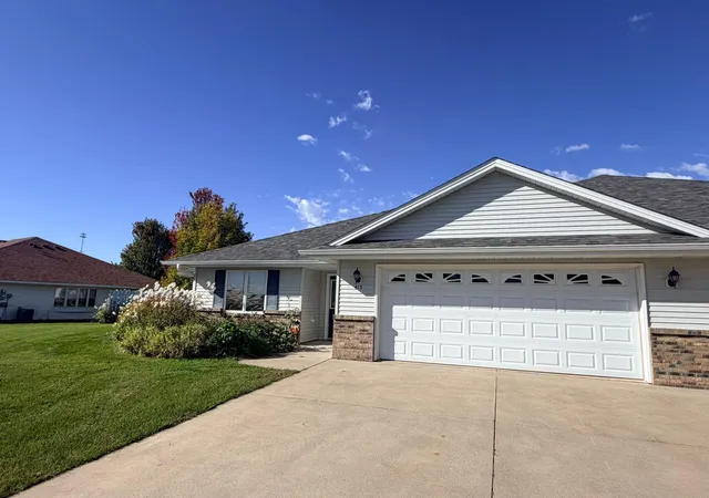 Photo 1 of Single family home for sale at 413 Cir View Dr, Dassel, MN 55325 | MLS# 7156894 | Listing updated on 2026-10-20