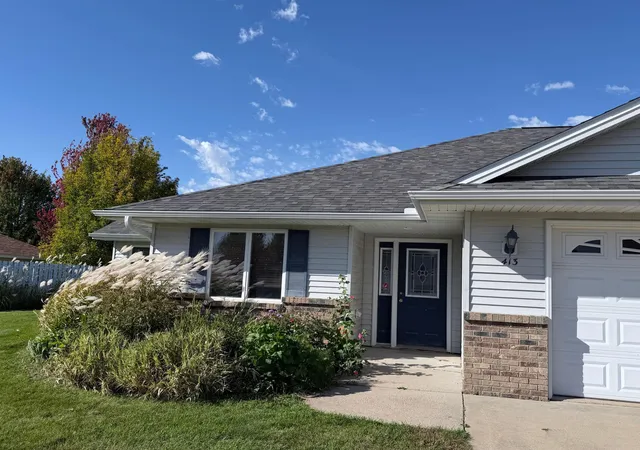 Photo 3 of Single family home for sale at 413 Cir View Dr, Dassel, MN 55325 | MLS# 7156894 | Listing updated on 2026-10-20