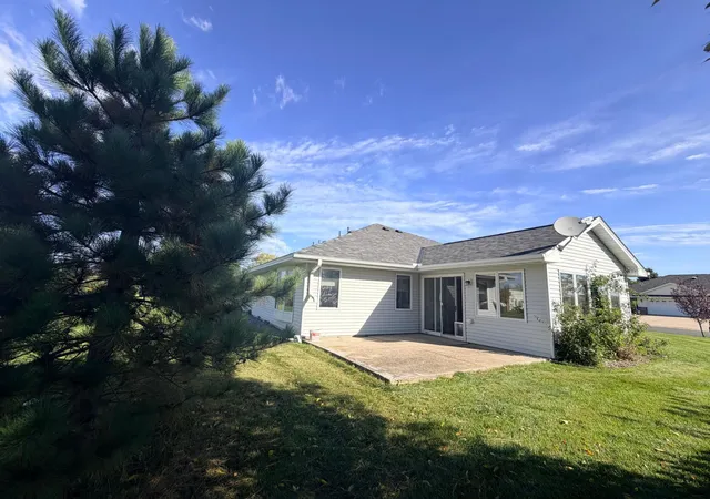Photo 3 of Single family home for sale at 413 Cir View Dr, Dassel, MN 55325 | MLS# 7156894 | Listing updated on 2026-10-20