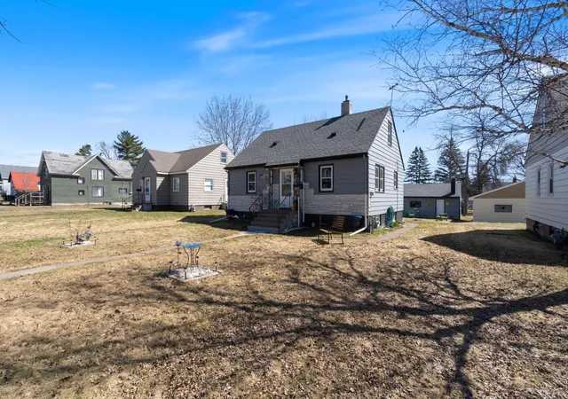 Photo 3 of Single family home for sale at 28 N 66th Avenue W, Duluth, MN 55807 | MLS# 7156896 | Listing updated on 2026-10-09