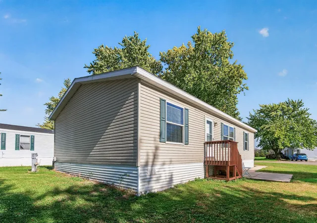 Photo 3 of Single family home for sale at 206 Burnsville Cir, Burnsville, MN 55306 | MLS# 7156905 | Listing updated on 2026-10-10