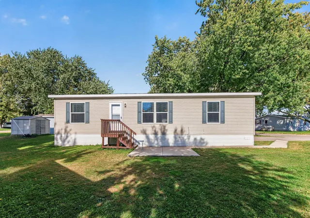Photo 3 of Single family home for sale at 206 Burnsville Cir, Burnsville, MN 55306 | MLS# 7156905 | Listing updated on 2026-10-10