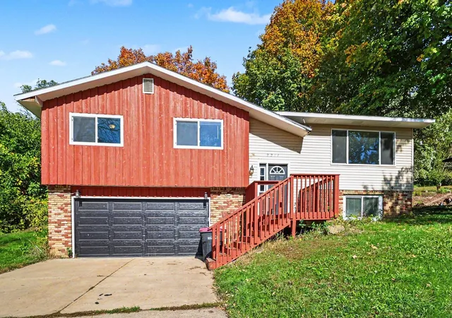 Photo 2 of Single family home for sale at 2211 Bush St, Red Wing, MN 55066 | MLS# 7156916 | Listing updated on 2026-10-08
