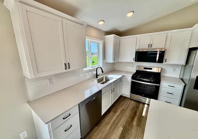 Photo 3 of Single family home for sale at 813 Walnut Grv Ln, Hanover, MN 55341 | MLS# 7156922 | Listing updated on 2026-10-08