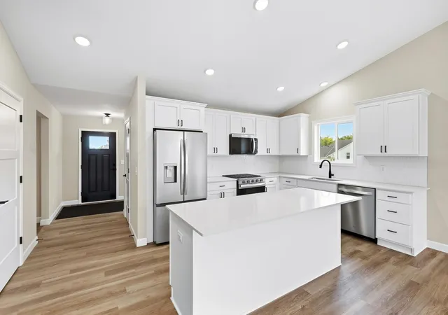 Photo 3 of Single family home for sale at 810 Walnut Ct, Hanover, MN 55341 | MLS# 7156927 | Listing updated on 2026-10-08