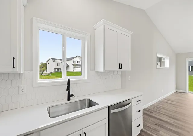 Photo 4 of Single family home for sale at 810 Walnut Ct, Hanover, MN 55341 | MLS# 7156927 | Listing updated on 2026-10-08