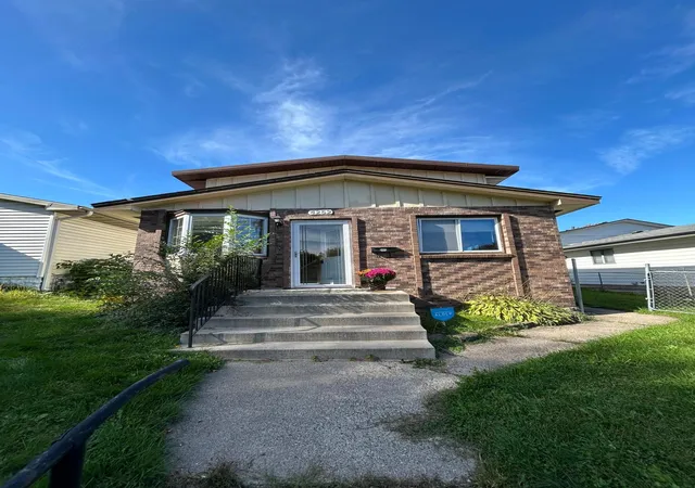 Photo 1 of Single family home for sale at 4252 Monroe St Ne, Minneapolis, MN 55421 | MLS# 7156940 | Listing updated on 2026-10-08