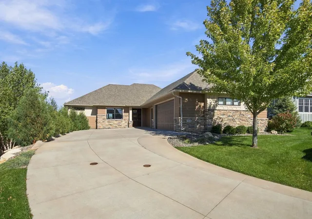 Photo 1 of Single family home for sale at 25 Phoebe Ln, Saint Paul, MN 55127 | MLS# 7156943 | Listing updated on 2026-10-08