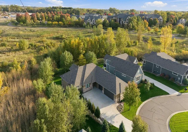 Photo 2 of Single family home for sale at 25 Phoebe Ln, Saint Paul, MN 55127 | MLS# 7156943 | Listing updated on 2026-10-08