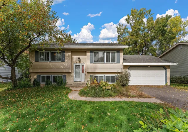 Photo 2 of Single family home for sale at 475 Springhill Rd, Saint Paul, MN 55127 | MLS# 7156949 | Listing updated on 2026-10-20