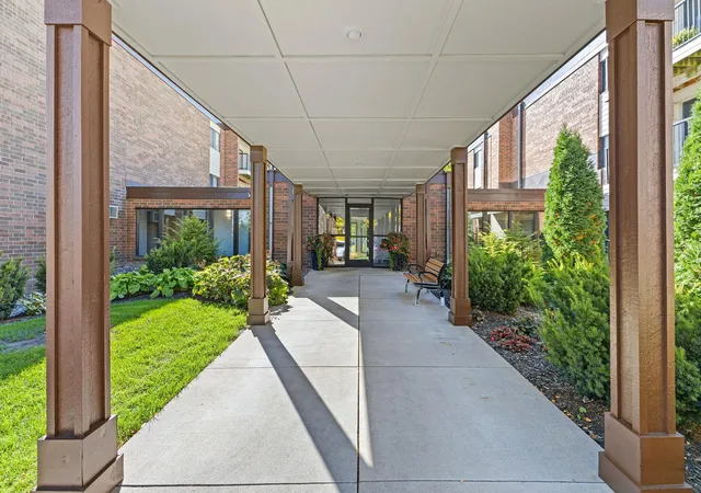 Photo 3 of Condo for sale at 4 Pine Tree Dr #314, Saint Paul, MN 55112 | MLS# 7156951 | Listing updated on 2026-10-08