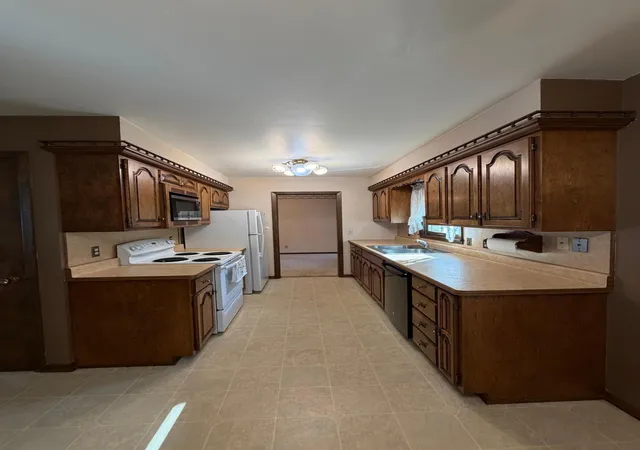 Photo 2 of Single family home for sale at 1113 N Cedar St, Luverne, MN 56156 | MLS# 7156969 | Listing updated on 2026-10-08