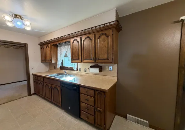 Photo 3 of Single family home for sale at 1113 N Cedar St, Luverne, MN 56156 | MLS# 7156969 | Listing updated on 2026-10-08