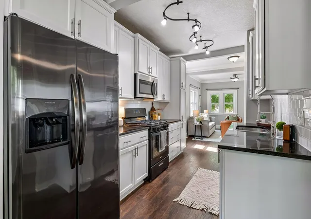 Photo 2 of Single family home for sale at 862 21st Avenue Se, Minneapolis, MN 55414 | MLS# 7156978 | Listing updated on 2026-10-08