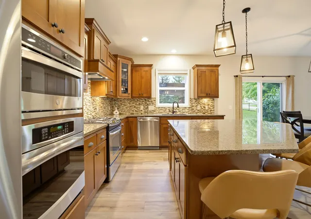 Photo 3 of Single family home for sale at 3471 Ridgestone Cir, Saint Paul, MN 55129 | MLS# 7156999 | Listing updated on 2026-10-22