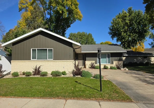 Photo 2 of Single family home for sale at 405 E Marshall St, Marshall, MN 56258 | MLS# 7157000 | Listing updated on 2026-10-09