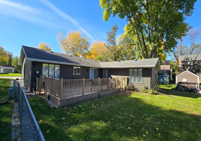 Photo 3 of Single family home for sale at 405 E Marshall St, Marshall, MN 56258 | MLS# 7157000 | Listing updated on 2026-10-09
