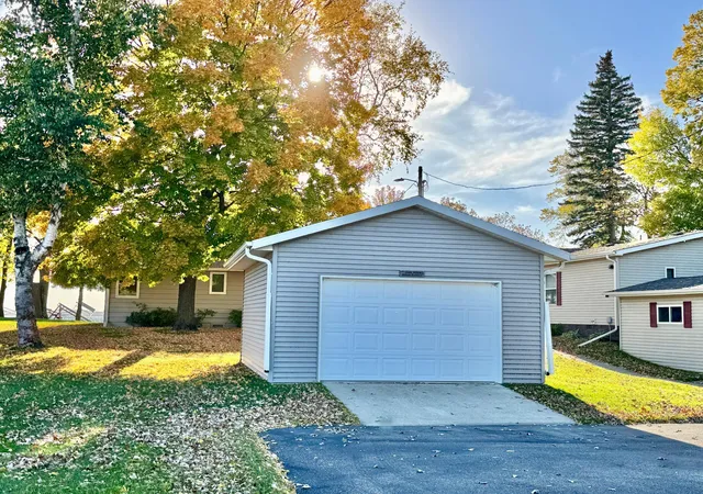 Photo 3 of Single family home for sale at 43833 Inlet Beach Rd, Pelican Rapids, MN 56572 | MLS# 7157020 | Listing updated on 2026-10-08