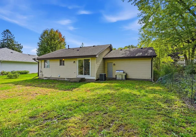 Photo 3 of Single family home for sale at 2657 5th Street E, Saint Paul, MN 55119 | MLS# 7157021 | Listing updated on 2026-10-09