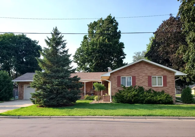 Photo 1 of Single family home for sale at 617 2nd Street Ne, Osseo, MN 55369 | MLS# 7157025 | Listing updated on 2026-10-10