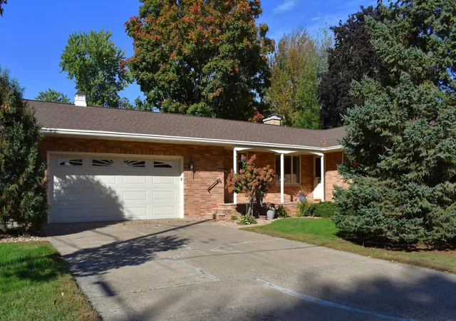 Photo 2 of Single family home for sale at 617 2nd Street Ne, Osseo, MN 55369 | MLS# 7157025 | Listing updated on 2026-10-10