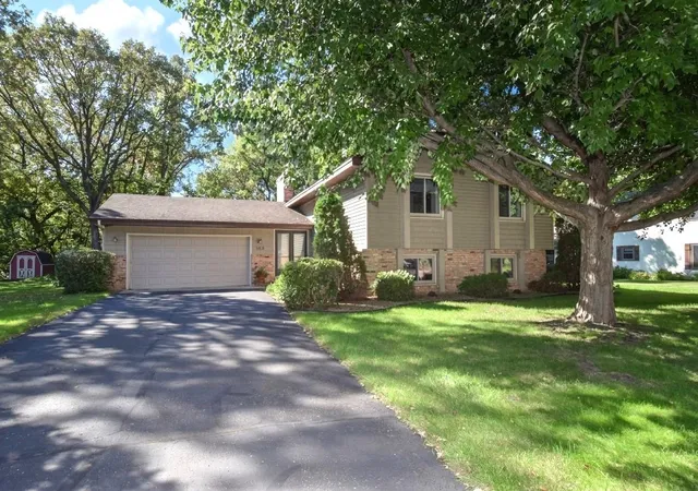 Photo 1 of Single family home for sale at 824 Benton St, Anoka, MN 55303 | MLS# 7157030 | Listing updated on 2026-10-09