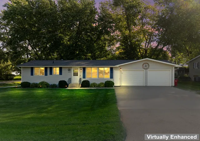 Photo 1 of Single family home for sale at 520 Walnut St, Mantorville, MN 55955 | MLS# 7157032 | Listing updated on 2026-10-09