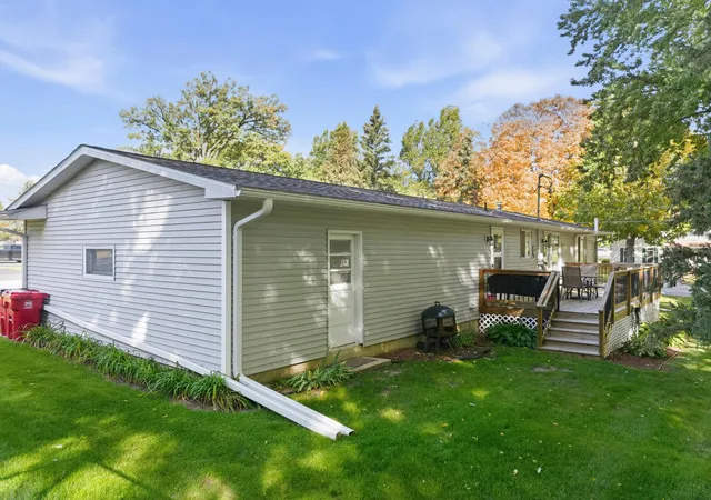 Photo 3 of Single family home for sale at 520 Walnut St, Mantorville, MN 55955 | MLS# 7157032 | Listing updated on 2026-10-09