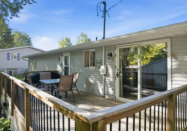 Photo 4 of Single family home for sale at 520 Walnut St, Mantorville, MN 55955 | MLS# 7157032 | Listing updated on 2026-10-09