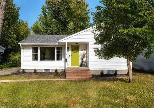Photo 1 of Sale Pending at 727 Austin Dr, Saint Peter, MN 56082 | MLS# 7157035 | Listing updated on 2026-10-19
