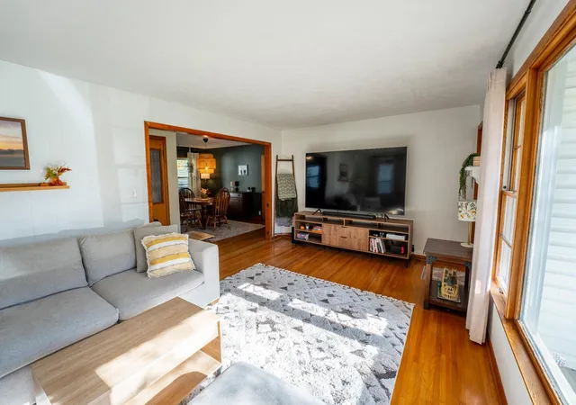 Photo 4 of Sale Pending at 727 Austin Dr, Saint Peter, MN 56082 | MLS# 7157035 | Listing updated on 2026-10-19