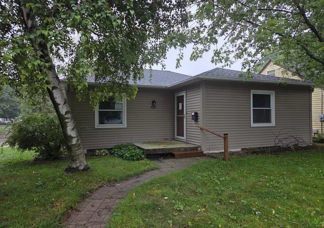 Single family home for sale at 430 Columbus Ave, Albert Lea, MN 56007 | MLS# 7157045