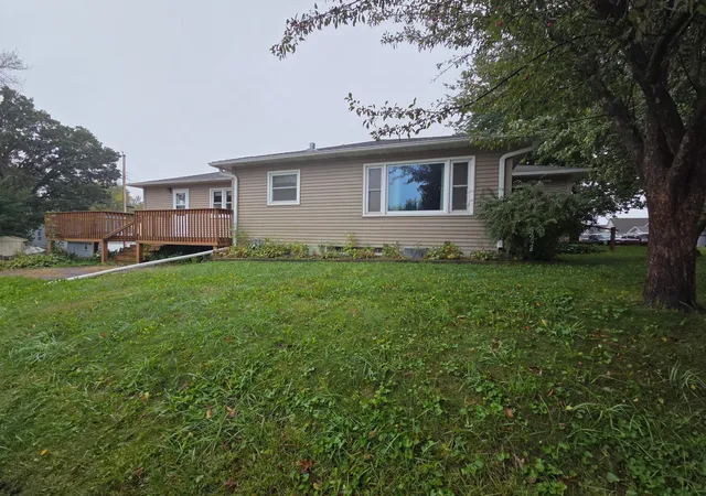 Photo 2 of Single family home for sale at 430 Columbus Ave, Albert Lea, MN 56007 | MLS# 7157045 | Listing updated on 2026-10-09