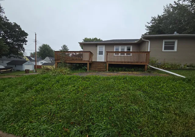 Photo 3 of Single family home for sale at 430 Columbus Ave, Albert Lea, MN 56007 | MLS# 7157045 | Listing updated on 2026-10-09