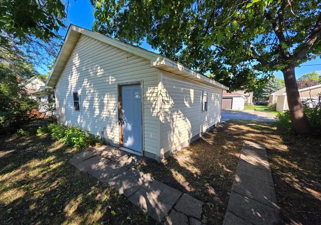 Photo 3 of Single family home for sale at 938 17th Avenue Se, Minneapolis, MN 55414 | MLS# 7157079 | Listing updated on 2026-10-15