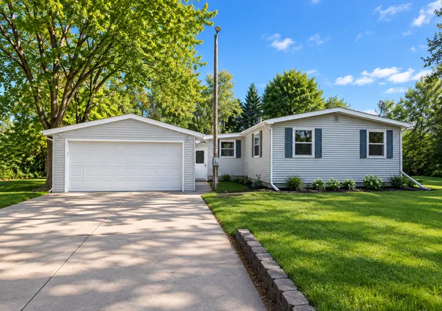Photo 1 of Single family home for sale at 798 2nd Street Ne, Hillsboro, ND 58045 | MLS# 7157089 | Listing updated on 2026-10-09