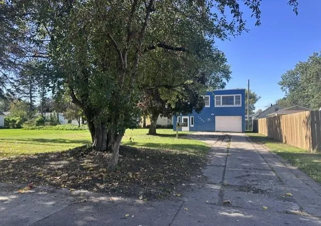 Single family home for sale at 1402 6th Street SE, Austin, MN 55912 | MLS# 7157097