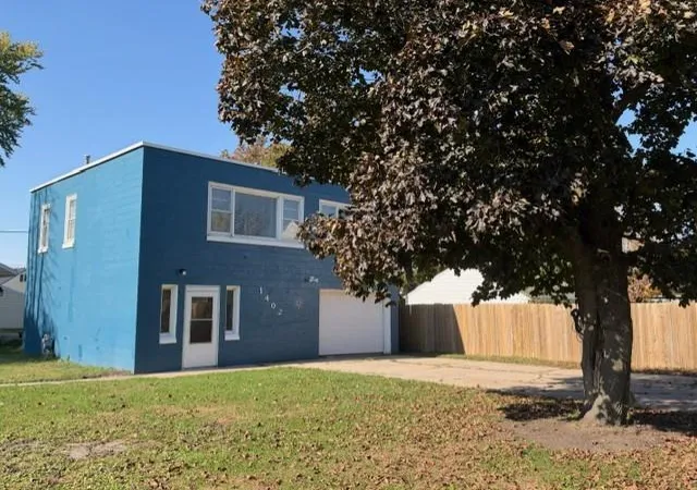 Photo 2 of Single family home for sale at 1402 6th Street Se, Austin, MN 55912 | MLS# 7157097 | Listing updated on 2026-10-21