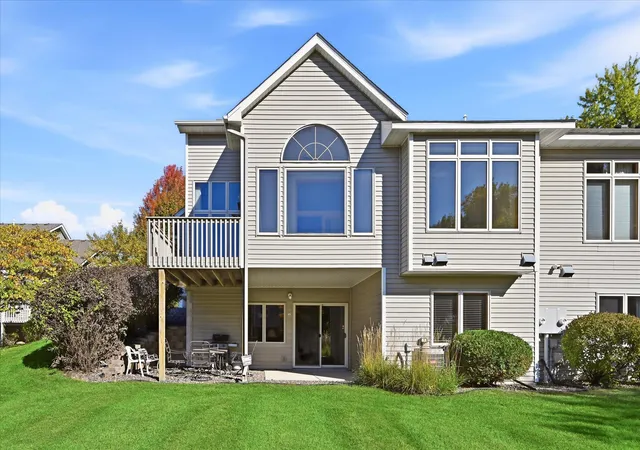 Photo 2 of Single family home for sale at 1013 Hesli Hl Ct, Saint Paul, MN 55126 | MLS# 7157112 | Listing updated on 2026-10-08