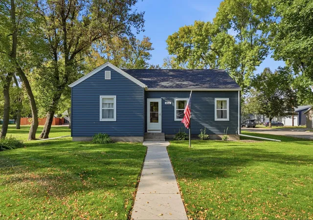 Photo 1 of Single family home for sale at 402 Emerson Ave N, Raymond, MN 56282 | MLS# 7157122 | Listing updated on 2026-10-09