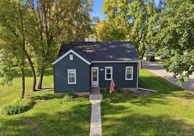 Photo 3 of Single family home for sale at 402 Emerson Ave N, Raymond, MN 56282 | MLS# 7157122 | Listing updated on 2026-10-09