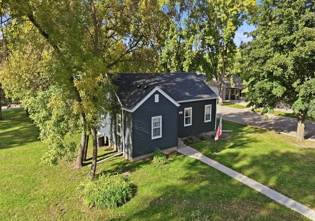 Photo 3 of Single family home for sale at 402 Emerson Ave N, Raymond, MN 56282 | MLS# 7157122 | Listing updated on 2026-10-09