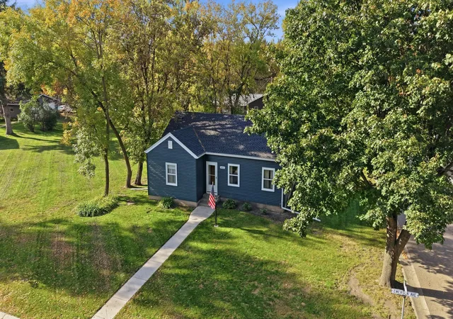 Photo 4 of Single family home for sale at 402 Emerson Ave N, Raymond, MN 56282 | MLS# 7157122 | Listing updated on 2026-10-09