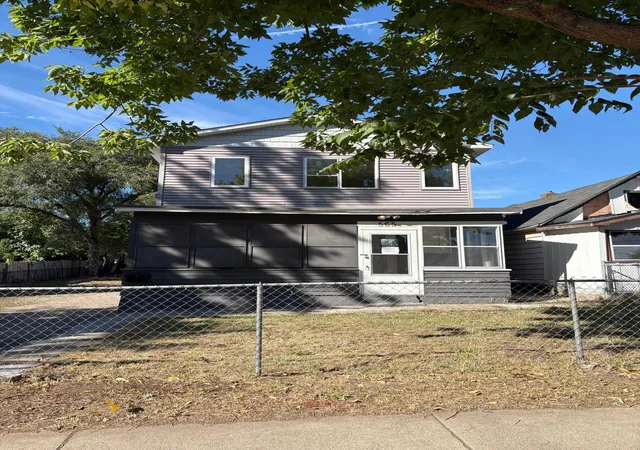 Single family home for sale at 565 Hatch Ave, Saint Paul, MN 55117 | MLS# 7157133